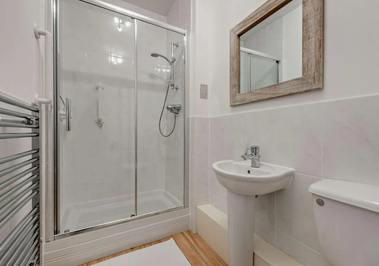Bayview Apartment - Machynys Llanelli