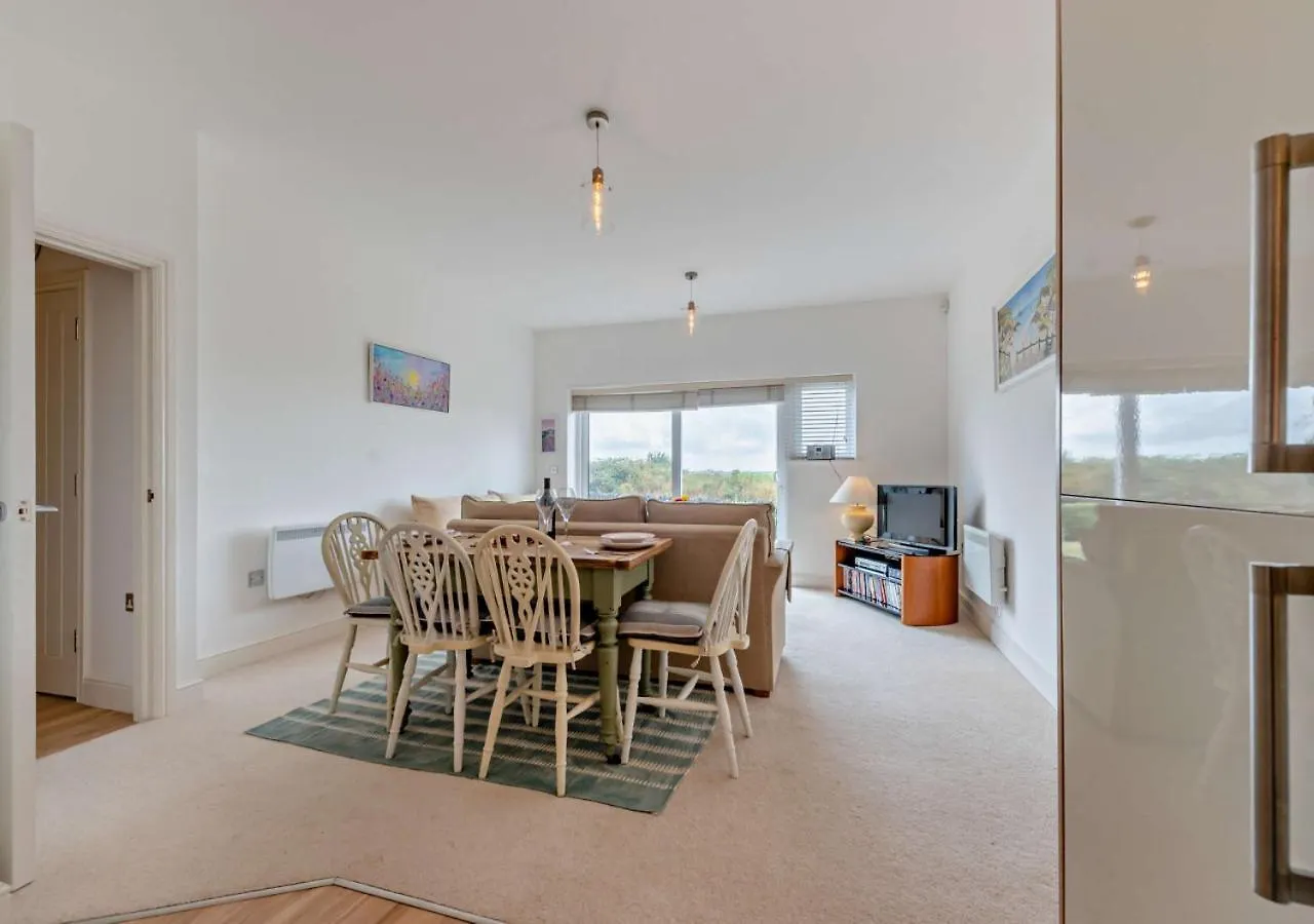 Bayview Apartment - Machynys Llanelli United Kingdom