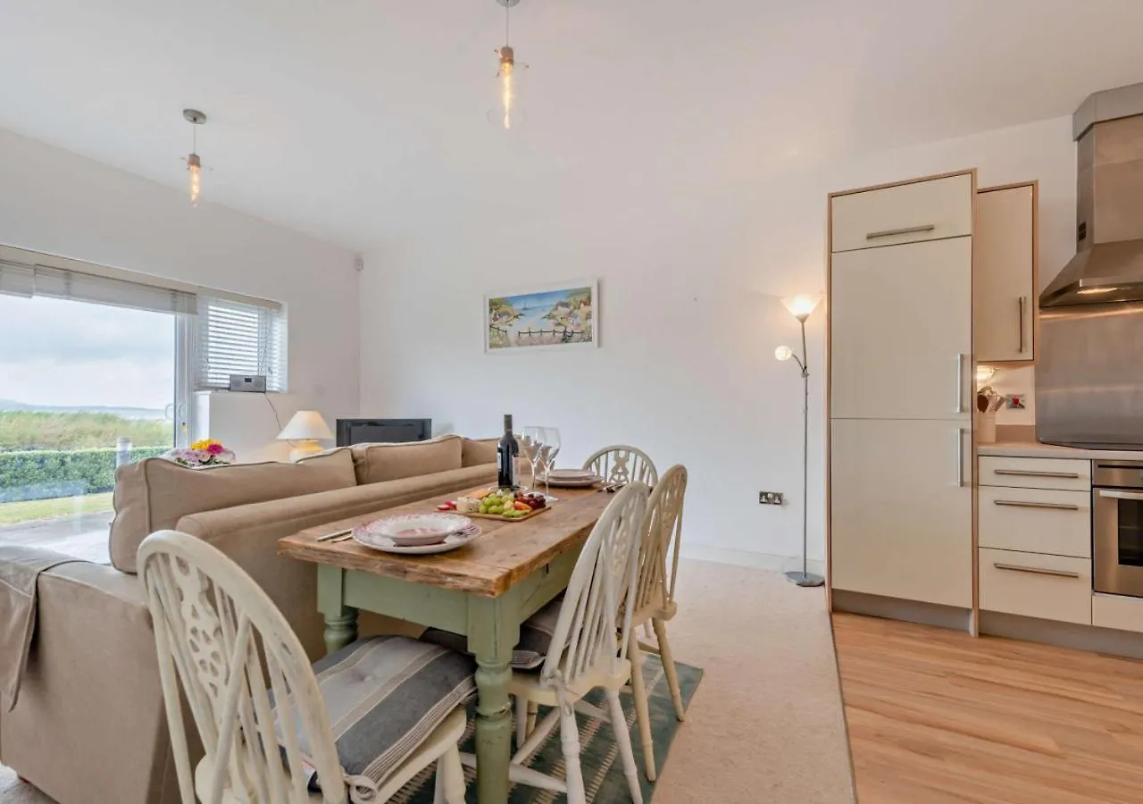 Bayview Apartment - Machynys Llanelli
