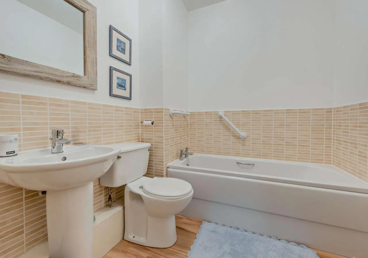 Bayview Apartment - Machynys Llanelli United Kingdom
